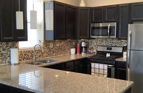 Kimball Apartment | Steps from the “L” train to Wrigley & Downtown