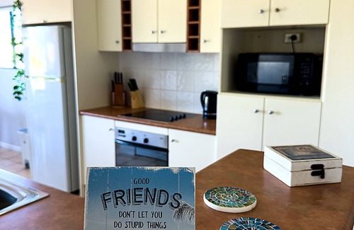 North Ward Apartment | Steps from The Strand 2BR & 2BA Riveria Retreat, Pool & Castle Hill Views