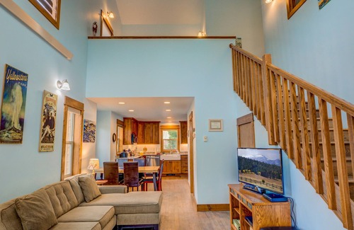 West Yellowstone House | Steps from Yellowstone- Barnes on Boundary Unit A