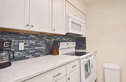 Siesta Key Condo | Steps to #1 Siesta Beach, 2nd Floor, Smart TV, Garbage Disposal, Near Pool.