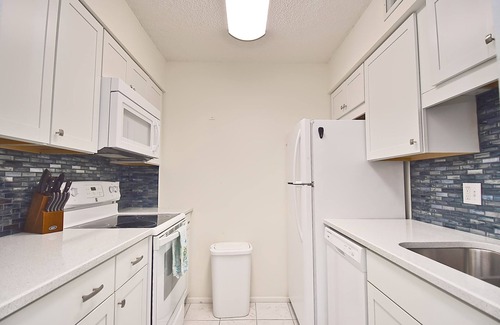 Siesta Key Condo | Steps to #1 Siesta Beach, 2nd Floor, Smart TV, Garbage Disposal, Near Pool.