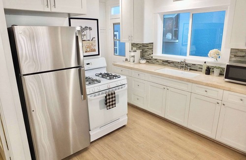 Peninsula House | Steps to Beach & Alamitos Bay on LB Peninsula