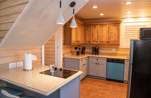 Madeira Beach Cabin | Steps to Beach, Heated Pool, Studio