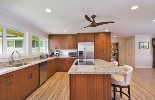 Kailua House | Steps to Beach- Heated Pool- AC-Minimum Stay 7 Nights-CONTACT HOST