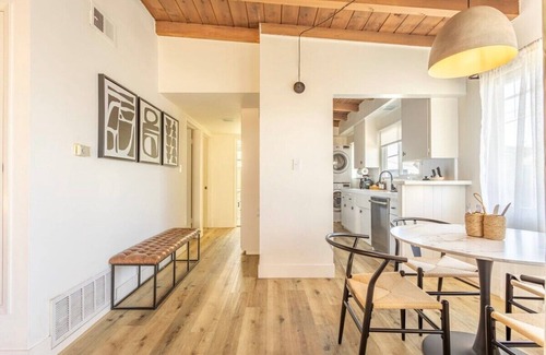 El Porto Apartment | Steps to Beach Manhattan Beach 2 Bedroom Parking