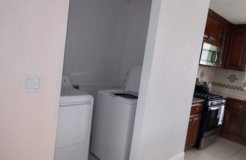 Windsor Park House | STEPS TO BEACH & WALK TO SHOPPING, DINING, WATER SPORTS & ENTERTAINMENT