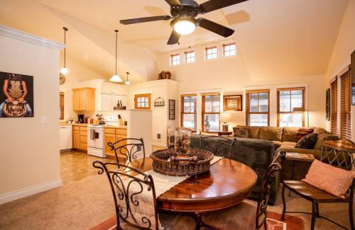 Sisters House | Steps to Downtown & Amazing Views-Hot Tub/Pool/AC