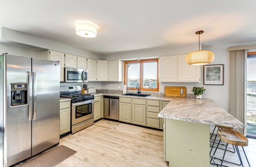 Powers Lake House | Steps to Powers Lake: Wisconsin Family Home