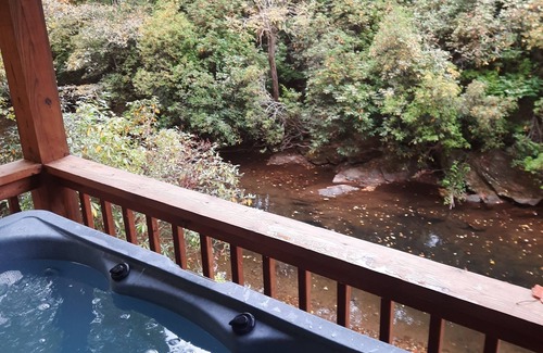 Hayesville Cabin | Steps to Shooting creek. FREE 2 bedrooms and game room if booked by Nov 1