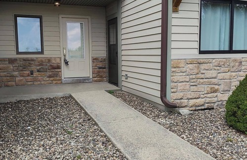 Snowshoe House | Steps to ski-Out Trail & Shuttle Access