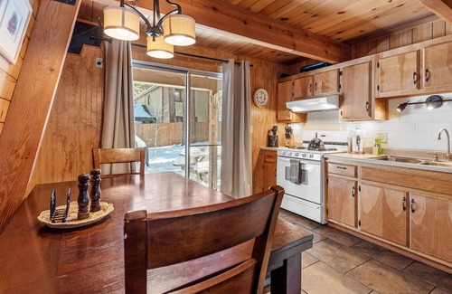 Summit Estates House | Steps to Snow Summit.Fireplace. Fenced yard.BBQ