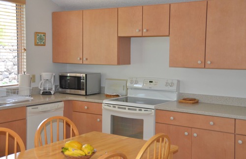 Kailua House | Steps to the Beach Guesthouse