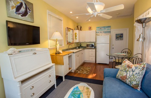 Clearwater Beach Cottage | STEPS TO THE BEACH!