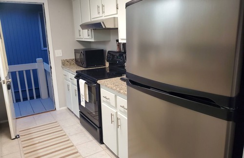 Myrtle Beach Cottage | Steps to the BEACH! Ocean Annie's 2 Kings