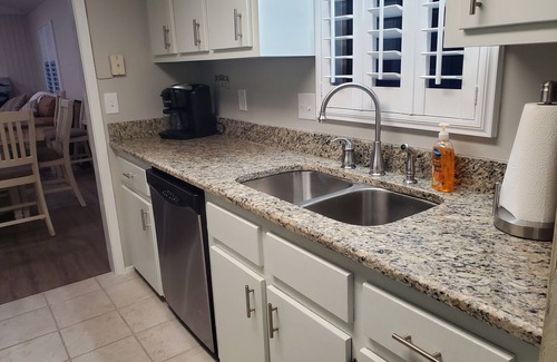 Myrtle Beach Cottage | Steps to the BEACH! Ocean Annie's 2 Kings