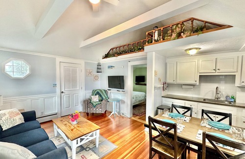 Hyannis Cottage | Steps to the Ocean! Perfect Location!