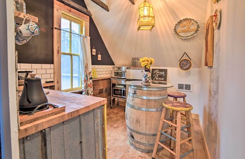 Sturgeon Bay Apartment | Steps to Waterfront & Dtwn: Sturgeon Bay Escape!