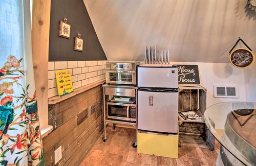 Sturgeon Bay Apartment | Steps to Waterfront & Dtwn: Sturgeon Bay Escape!