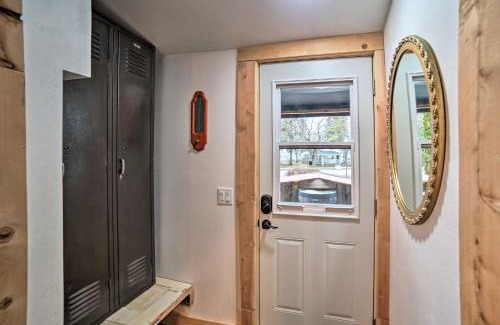 Sturgeon Bay Apartment | Steps to Waterfront and Dtwn Sturgeon Bay Escape!