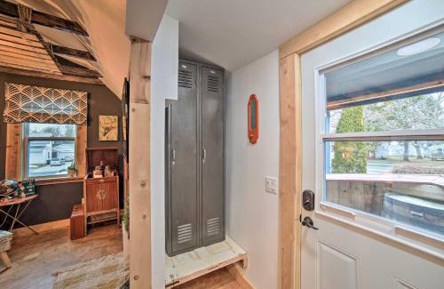 Sturgeon Bay Apartment | Steps to Waterfront and Dtwn Sturgeon Bay Escape!