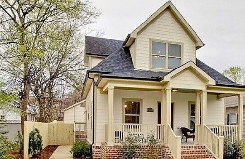 Huntsville House | "Stevens Reserve" Luxury Home Sleeps 8 in Downtown Huntsville