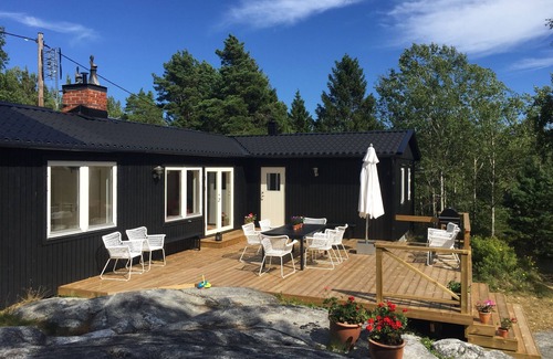 Varmdo Cottage | Stockholm archipelago with pool, boat & bikes