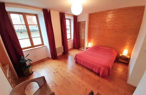La Chaise-Dieu Bed & Breakfast | Stone and wood guest rooms with large garden in the heart of the village!