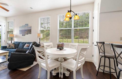 Indian Point House | Stone Cliff Relaxation with Resort Amenities