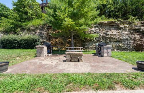 Indian Point House | Stone Cliff Relaxation with Resort Amenities