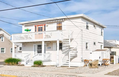 Stone Harbor Condo | Stone Harbor NJ Charming 2 bedroom 1st floor duplex on quiet south end.
