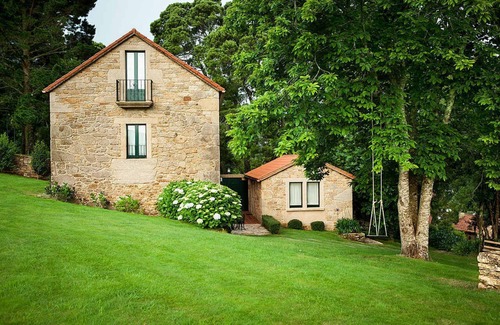 Laxe House | Stone house restored in the middle of nature