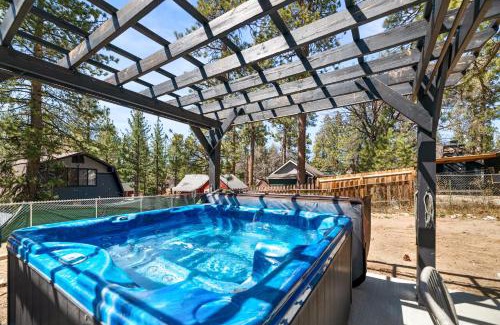 Big Bear Lake House | StoneHauz was built in 1926! It's a REAL CABIN!