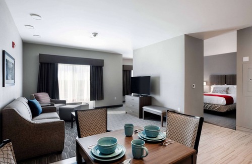 Lawrence Hotel | StoneHill Lawrence, Trademark Collection by Wyndham