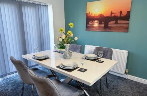 Middlesbrough House | Stoneleigh Retreat 4BR Entire Home