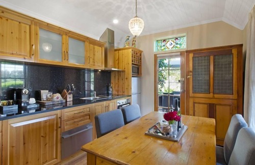 Marananga House | Stonewell Cottages and Vineyards