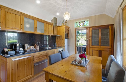 Stone Well Cottage | Stonewell Hideaway Cottage