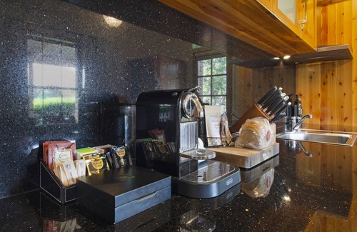 Stone Well Cottage | Stonewell Hideaway Cottage
