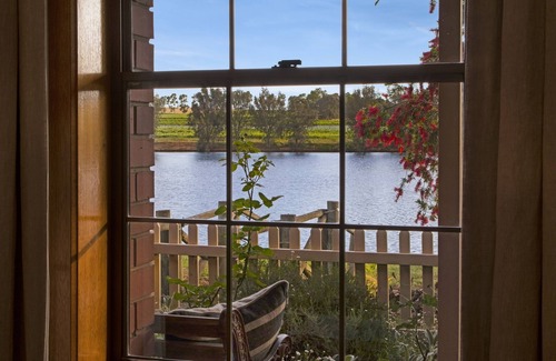 Stone Well Cottage | Stonewell Hideaway Cottage