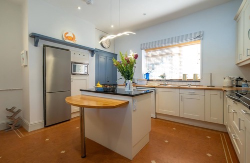 Aldeburgh Apartment | Stoney Beach - sleeps 12 guests in 5 bedrooms