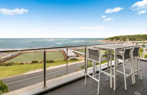 Port Elliot House | Strangeways Stays -Slps 10 4 Bdrm Oceanview