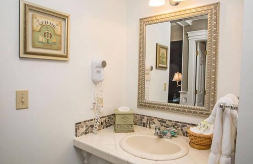 Glen Cove Hotel | Strawberry Hill Seaside Inn