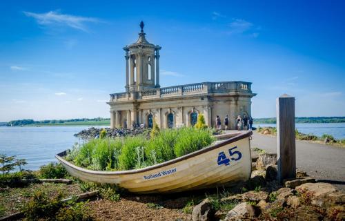 East Norton House | Strawberry Lodge