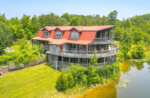 Kodak House | Strawberry Plains Cabin Private Pond and Game Room!