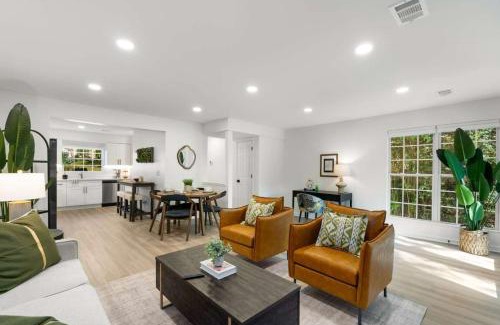 Alpharetta House | Stroll to Downtown Alpharetta AND Avalon Shops