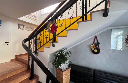 Dimaro House | Struttura 6 Camere da Letto , 6 Bagni ,18 Posti Letto. Possibilità di Cucinare