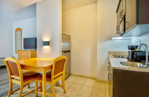 Oildale Hotel | Studio 6 Bakersfield, CA