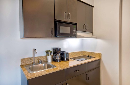 Oildale Hotel | Studio 6 Bakersfield, CA