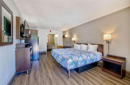 Lake Purdy Hotel | Studio 6 Birmingham, AL - Medical Center - Inverness Hwy 280
