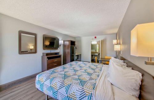 Lake Purdy Hotel | Studio 6 Birmingham, AL - Medical Center - Inverness Hwy 280