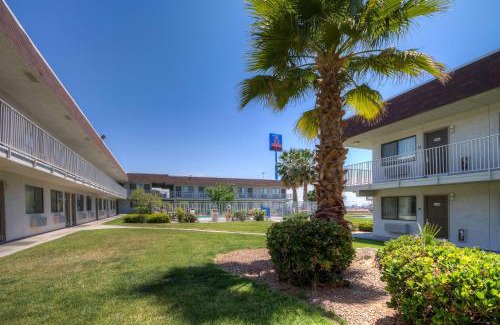 Biggs Field Hotel | Studio 6-El Paso, TX - East